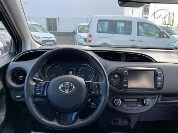 Toyota Yaris 1.5 HYBRID ACTIVE   4