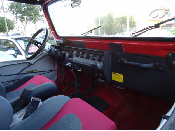 Jeep Wrangler YJ  4.0i  Soft Top 5