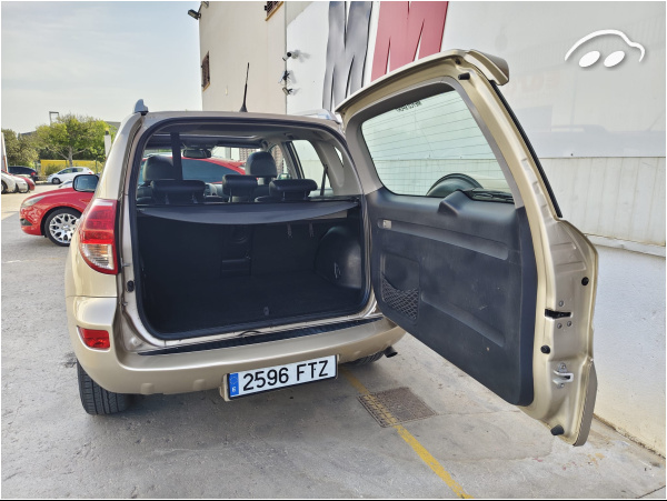 Toyota Rav4 2.2 8