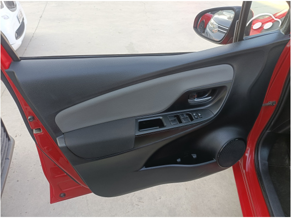 Toyota Yaris 1.0 9