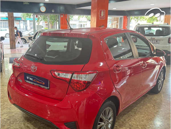 Toyota Yaris 1.0 ADVANCE  7