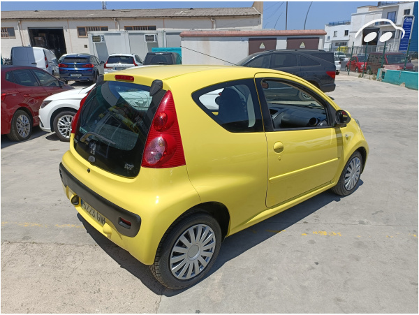 Peugeot 107 1.0 Urban 6