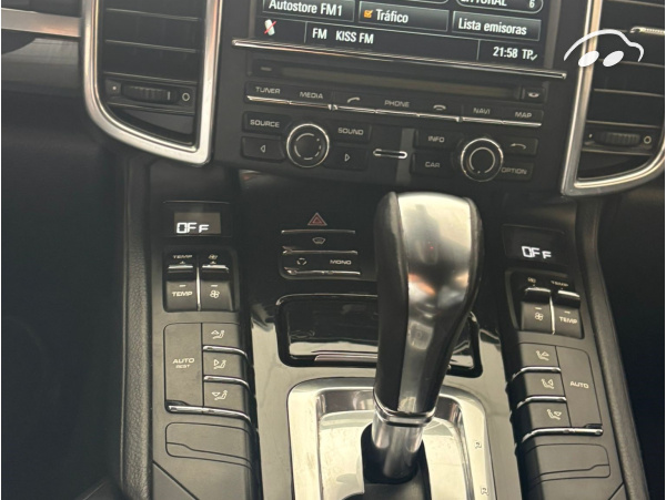 Porsche Cayenne  8