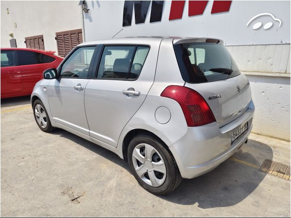 Suzuki Swift 1.3 4