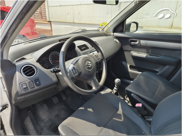 Suzuki Swift 1.3 10