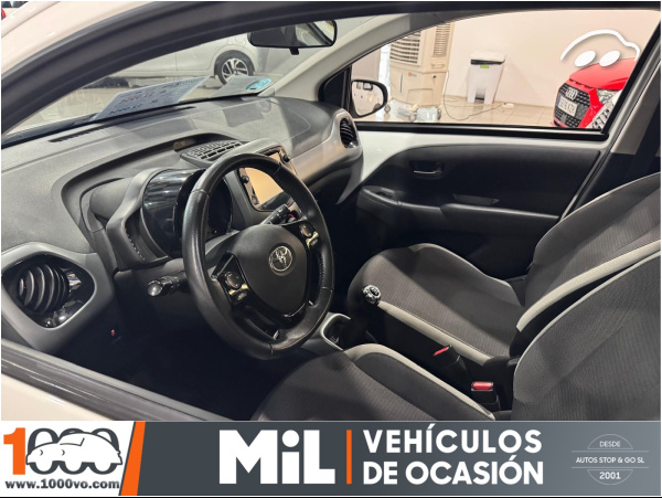 Toyota Aygo 1.0 72CV X-PLAY 2