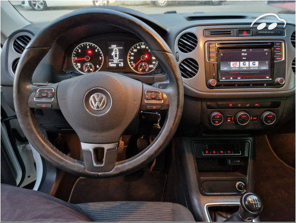 Volkswagen Tiguan  8
