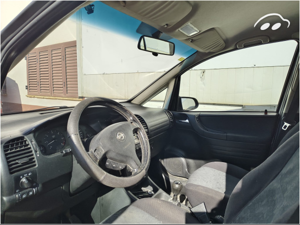 Opel Zafira  2.0 DI 16V  9