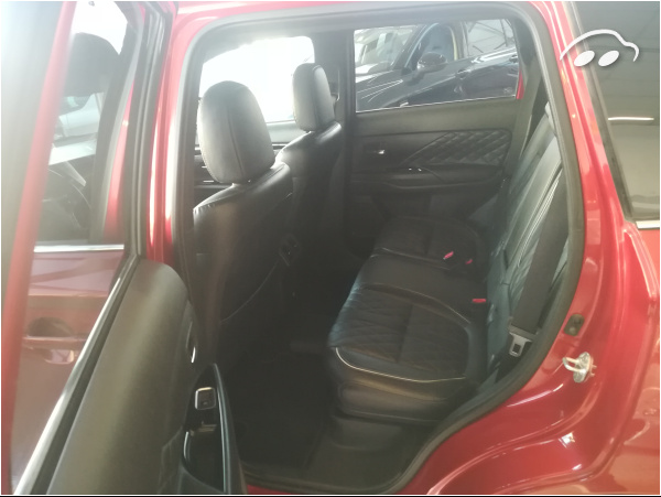 Mitsubishi Outlander 2.4 7