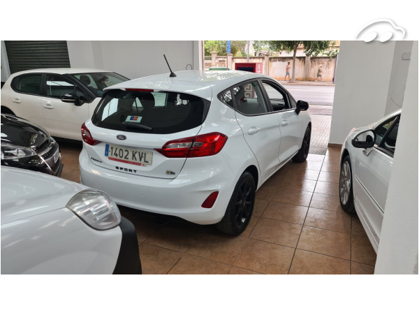 Ford Fiesta 4  puertas 6