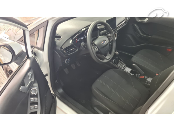 Ford Fiesta 4  puertas 1