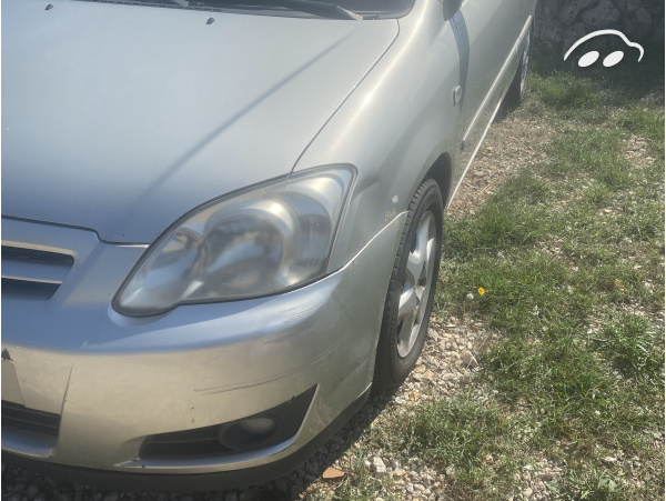 Toyota Corolla D4D El Conduce, pero vehículo de bricolaje  6