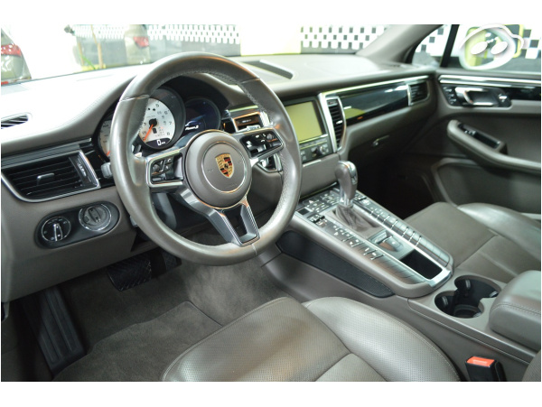 Porsche Macan S 9