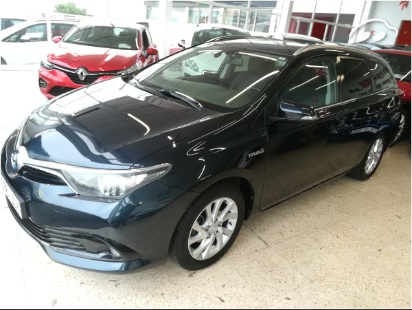 Toyota Auris 1.8 TOURING SPORT SW 2