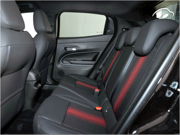 Alfa Romeo Junior IBRIDA AUTOMATICO TUBO 1.2 L 145CV 10