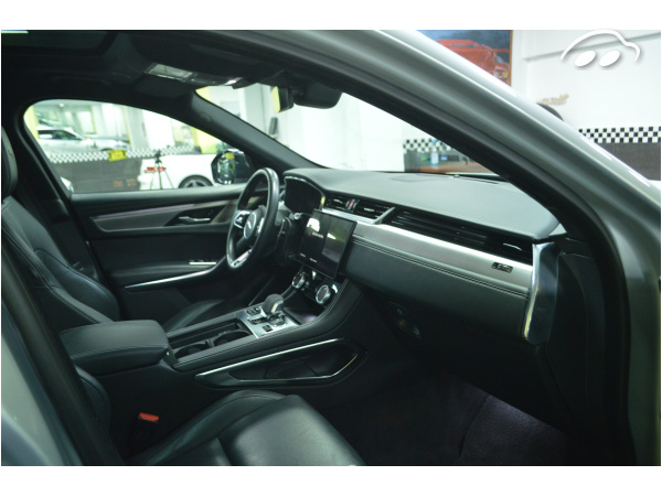 Jaguar F-Pace 2.0D I4 HEV - R-DYNAMIC-S 204 CV 7