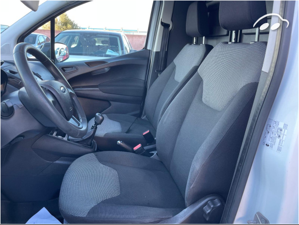 Ford Transit courier  6