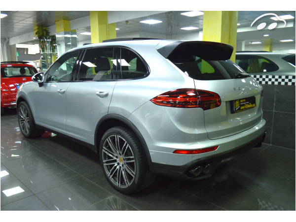 Porsche Cayenne 3.0 D  4