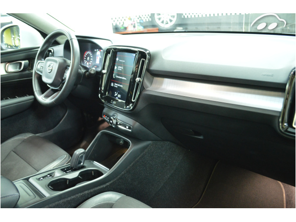 Volvo Xc40 2.0 D3 MOMENTUM PRO  6