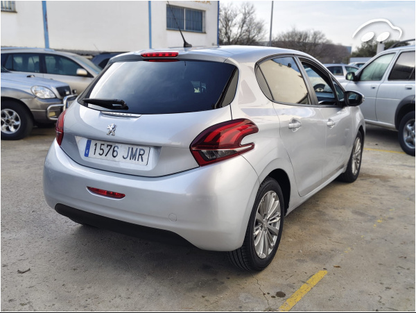 Peugeot 208 1.2 VTI 5
