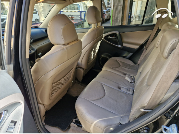 Toyota Rav4 Ejecutive 8