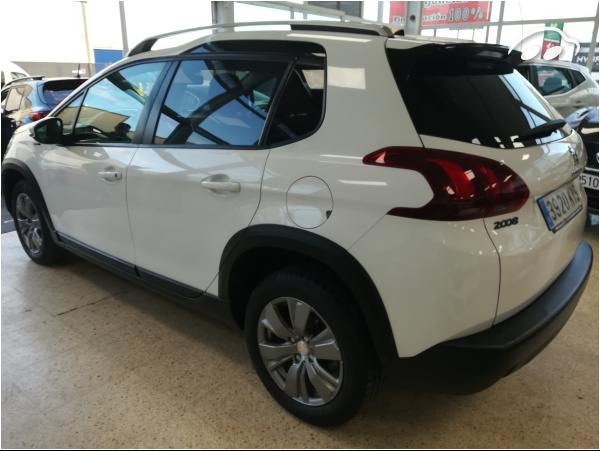 Peugeot 2008 SIGNATURE 2