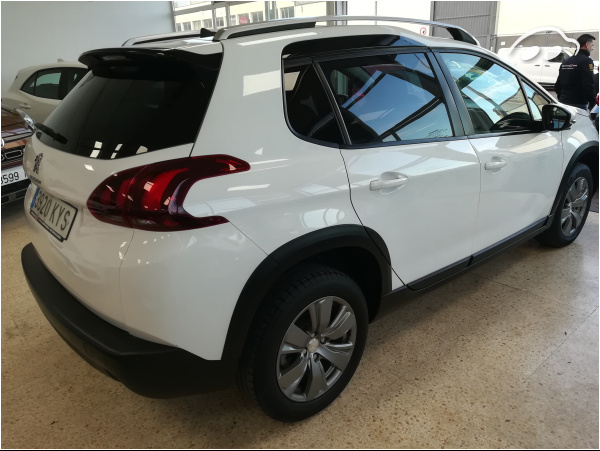 Peugeot 2008 SIGNATURE 4