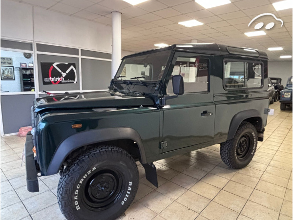 Land Rover Defender  2