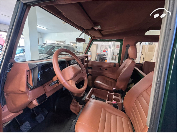 Land Rover Defender  8