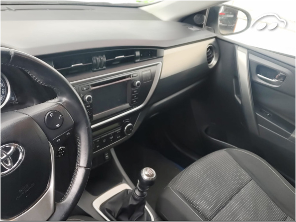 Toyota Auris 1.9 11