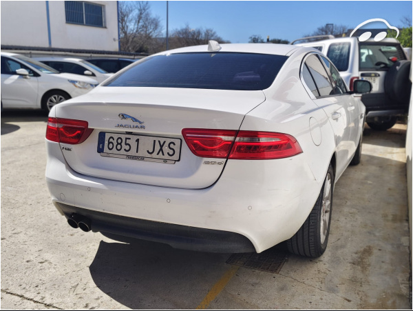 Jaguar XE 2.0 6