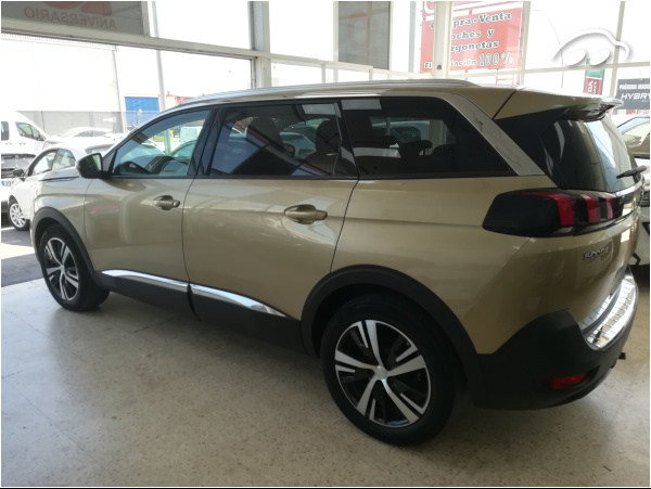Peugeot 5008 SUV ALLURE 130 2