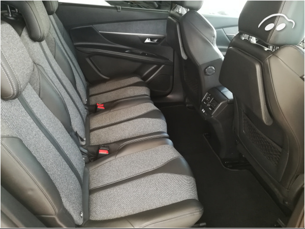 Peugeot 5008 SUV ALLURE 130 8