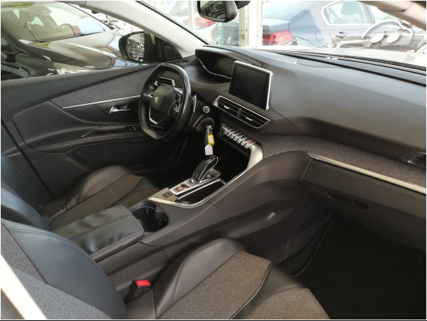 Peugeot 5008 SUV ALLURE 130 7