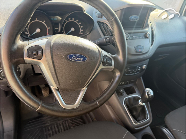 Ford Transit courier FURGON  5