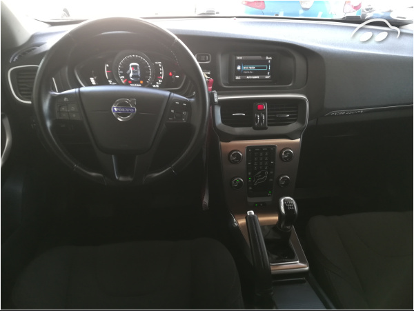 Volvo V40 Cross Country momentum 6