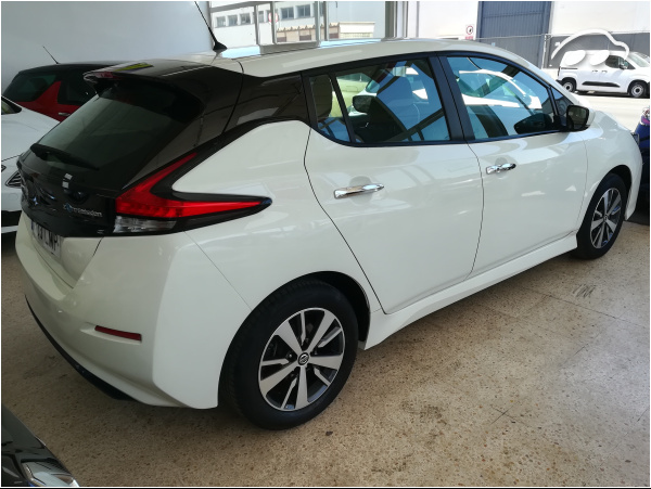 Nissan Leaf acenta 40kwh 4
