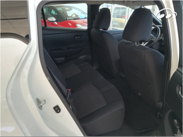 Nissan Leaf acenta 40kwh 8