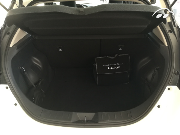 Nissan Leaf acenta 40kwh 9