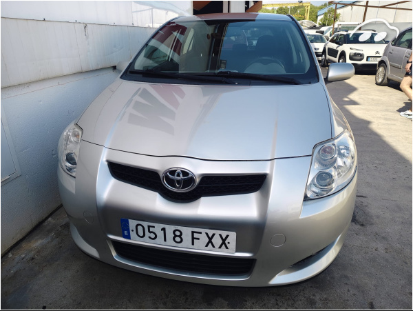 Toyota Auris 1.6 2