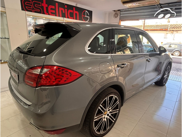Porsche Cayenne S  9